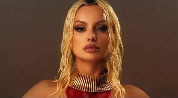 Escute a nova música, "VACAY (with Guz)", com letra e tradução!