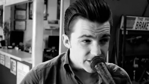 Drake Bell volta à carreira musical com "Bitchcraft"
