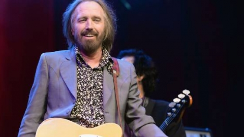 Tom Petty e Eric Clapton reinam no topo da parada de álbuns da Billboard