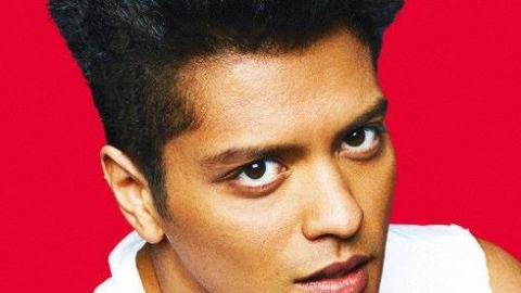 Bruno Mars e Adam Levine receberão estrela na Calçada da Fama