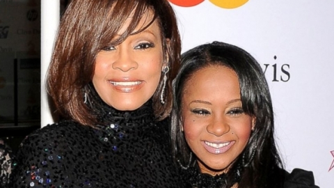 Morre Bobbi Kristina, a filha de Whitney Houston, aos 22 anos