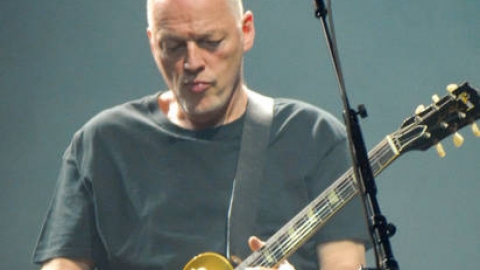 "Rattle That Lock" de David Gilmour estreia no topo da parada britânica álbuns