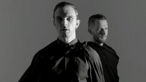 Hurts revela o clipe de "Wish", dirigido pelo cantor Bryan Adams