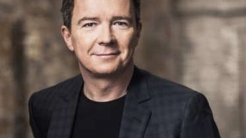 Em disputa acirrada, Rick Astley bate Tom Odell e fica no topo da parada britânica de álbuns