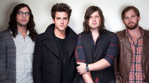 Pela primeira vez, Kings Of Leon chegam ao topo da parada americana de álbuns