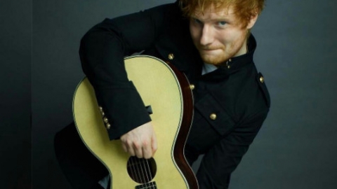Em disputa acirrada , Ed Sheeran consegue se manter no topo da parada britânica de álbuns