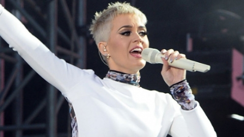 "Witness" de Katy Perry estreia no topo da parada americana de álbuns