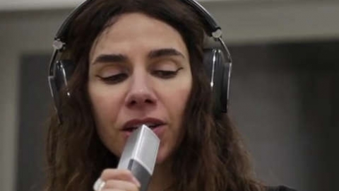 PJ Harvey fará show em teatro para doadores de sangue e quem fizer ação de trabalho voluntário