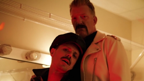 Veja "Big Bushy Mustache", clipe que marca a estreia solo de Jake Shears, ex-Scissor Sisters