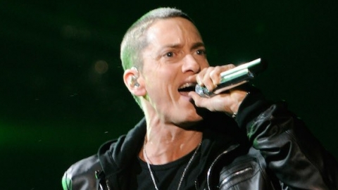 Produtor diz que Eminem já está trabalhando em uma resposta para Machine Gun Kelly