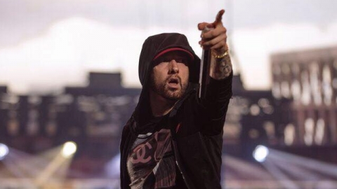 Eminem contra ataca Machine Gun Kelly com nova "diss track". Escute "KILLSHOT" e entenda a letra