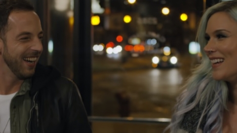 James Morrison está de volta em parceria com Joss Stone. Veja o clipe de"My Love Goes On"!