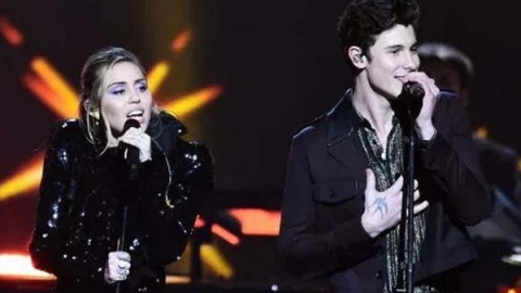 Miley Cyrus e Shawn Mendes cantam "Islands in the Stream" em tributo a Dolly Parton. Veja!