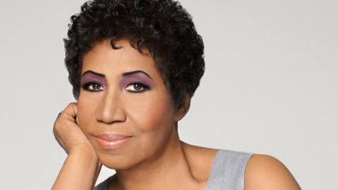 Testamento de Aretha Franklin é achado atrás de almofada de sofá