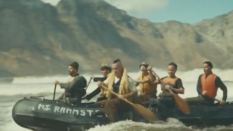 Rammstein faz crítica à colonização em novo clipe, "Ausländer". Assista!