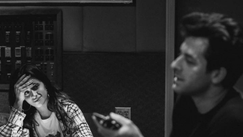 Mark Ronson e Camila Cabello lançam a romântica "Find U Again". Escute!