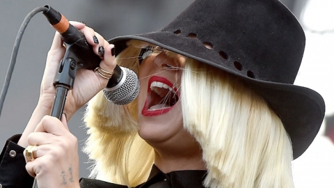 Sia e Hans Zimmer lançam música para série da BBC. Ouça "Out There"!