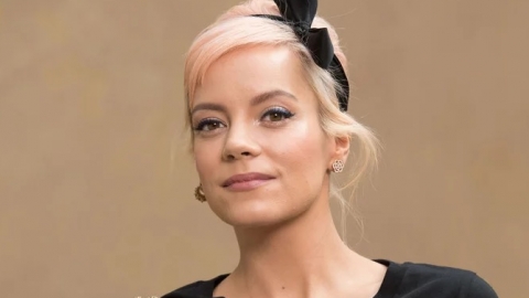 Lily Allen é dispensada por sua gravadora devido às baixas vendas de seu disco mais recente