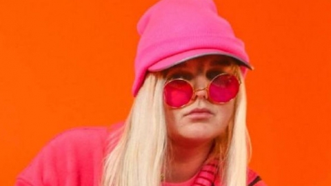 "Dance Monkey" de Tones & I já está há 11 semanas no topo da parada britânica de singles