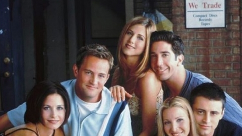 Compositora de "I'll Be There For You", música tema da série "Friends", morre aos 72 anos