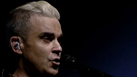Robbie Williams diz que recusou convite para cantar no Queen