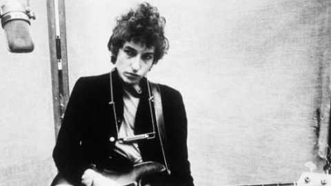 Conheça cinco artistas com discografias gigantescas