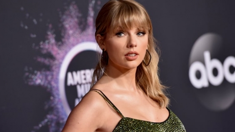 Taylor Swift monta playlist de artistas femininas que inspiraram sua carreira. Confira!