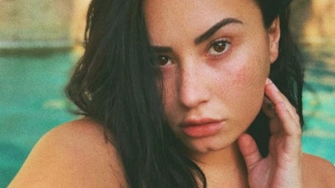 Demi Lovato arrasando em selfies sensuais na piscina e muito mais nas imagens da semana