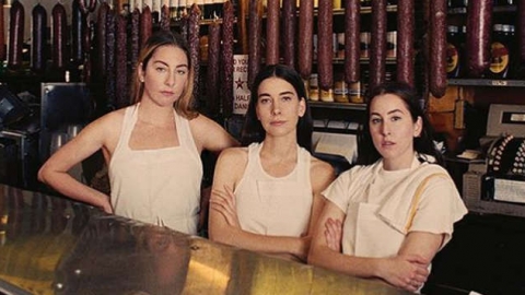 HAIM lança o aguardado "Women in Music Pt. III". Ouça o novo álbum do trio