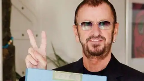 Ringo Starr completa 80 anos. Relembre músicas que marcaram a carreira do baterista dos Beatles