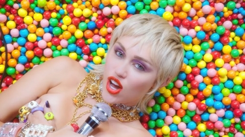 Miley Cyrus se apresentará com o novo single "Midnight Sky" no VMA 2020