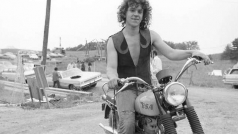 Michael Lang, idealizador do festival de Woodstock, morre aos 77 anos