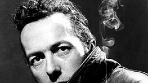 Joe Strummer do Clash faria 60 anos hoje