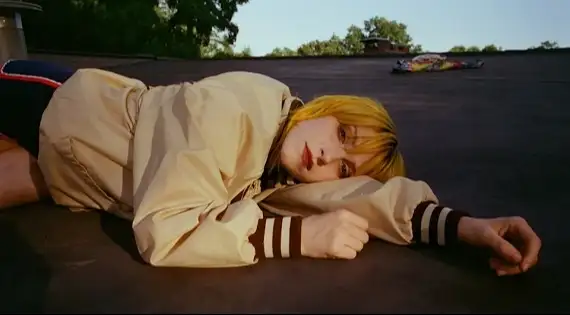 Ouça a nova música, "Good Ol' Days", com letra e tradução!