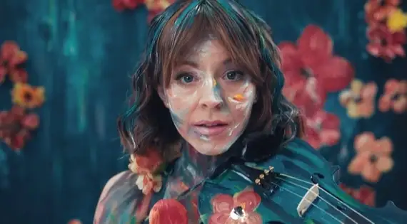 Veja o clipe da nova música, "Unfolding", com a letra e a tradução!