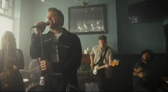 Assista ao clipe da nova música, "Run This Town", com a letra e a tradução!